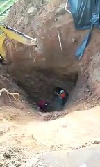 Olha o perigo! por pouco dois homens fica soterrado, veja