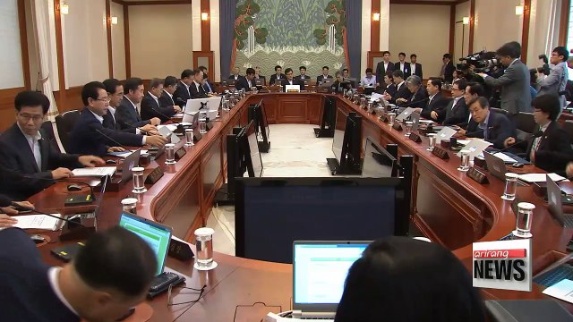 President Moon declares complete paradigm shift in S. Korean economy under new Cabinet