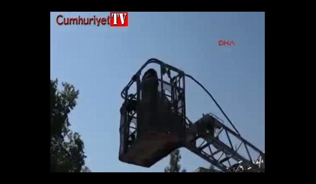 Klimadan yangın çıktı, 11 kişi dumandan etkilendi