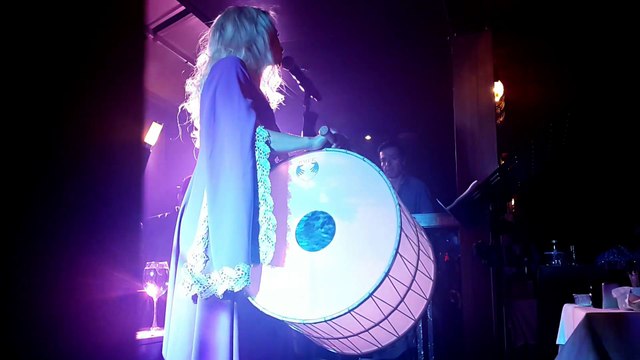 NİRAN ÜNSAL - Beyaz Sevda (Uzun Hava giriş ve Davul Show ile) - Konser - Canlı - Çatı Antalya - HD