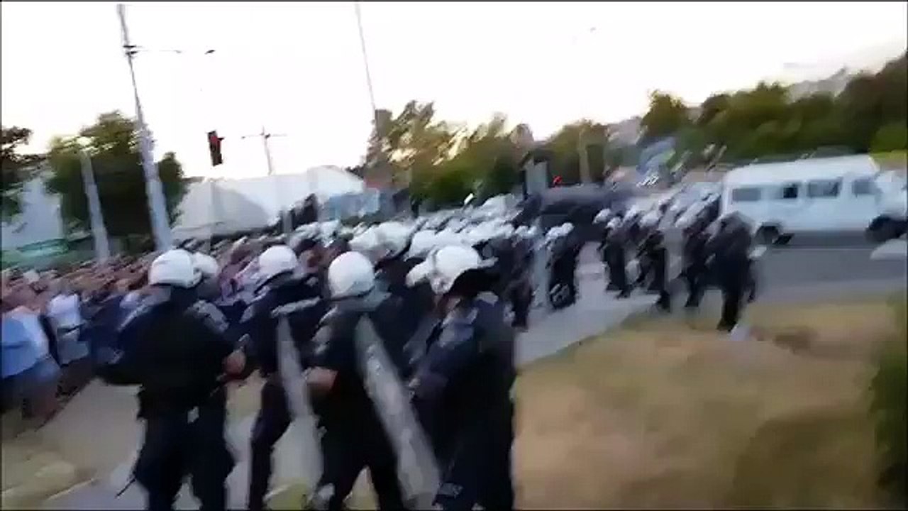 Delije i Gate7 prozivaju grobare ispred pasnjaka