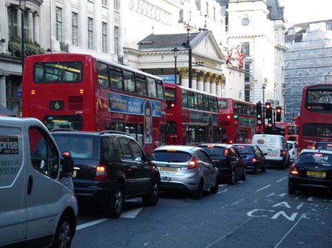 İngiltere'de Dizel ve Benzinli Araçlara Yasak Geliyor