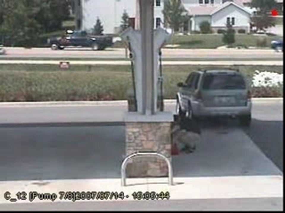 Régis A La Pompe A Essence