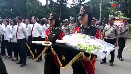 Perpisahan Irjen Iriawan Diwarnai Suasana Haru