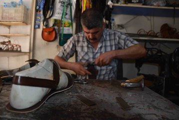 El Yapımı Sandaletler Teknolojiye Direniyor