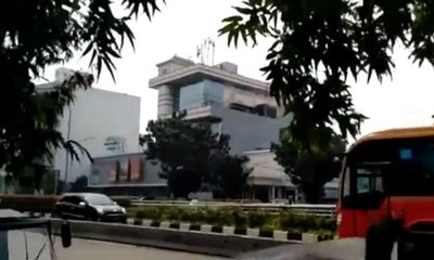 Terobos Busway, Mobil Ini Jalan Mundur
