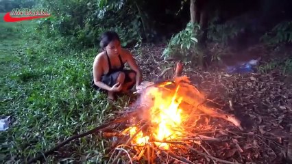 Girls in the forest Giant fishing and baking, how to make a delicious meal