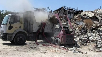 سكان حلب  يعملون على ترميم محالهم في أسواق المدينة القديمة