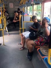 Comédia!!!! Bomba de comida no ônibus - Susto nos passageiros