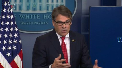 Pig Poop Prank Snares Energy Secretary Rick Perry