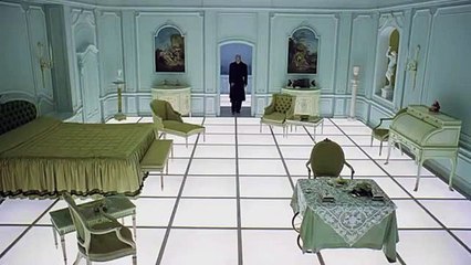 Análisis de la Perspectiva Frontal y Simétrica en las Obras de Stanley Kubrick 🎬