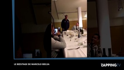 Marcelo Bielsa : Son bizutage provoque la joie de ses joueurs (Vidéo)