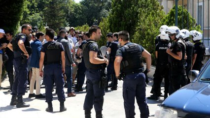 Έφοδος του Ρουβίκωνα στο προαύλιο της Βουλής