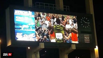 Vídeo - Bolt, genio y figura- gana los 100m. y se pone a bailar con las 'cheerleaders' - AS.com