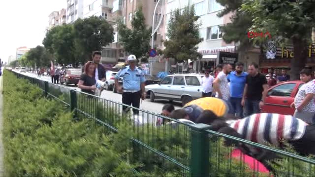 Çorum Karşıdan Karşıya Geçmek Isteyen Iki Kıza Otomobil Çarptı