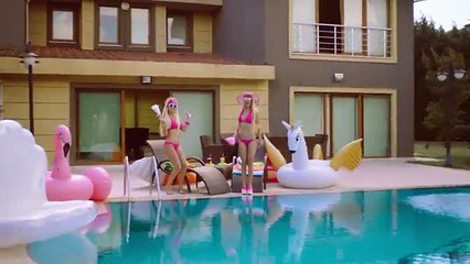 Esra & Ceyda Ersoy - Dekolte