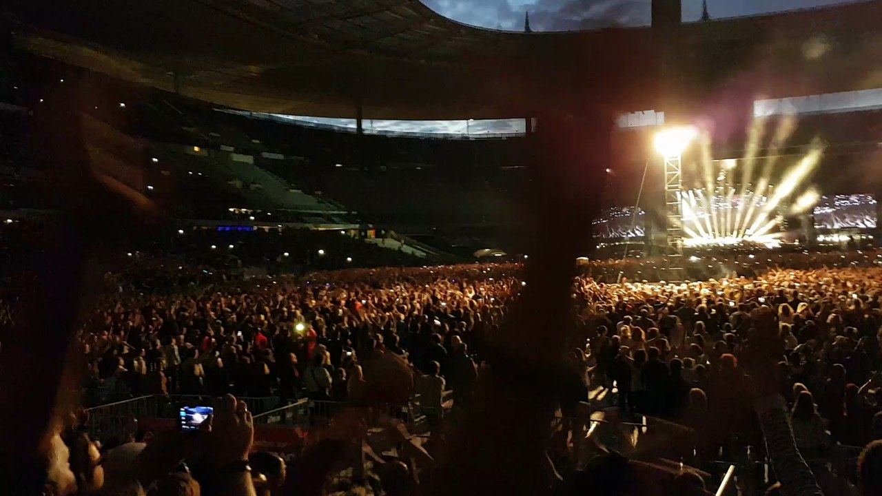 Never Let Me Down Again (Incredible atmosphere)