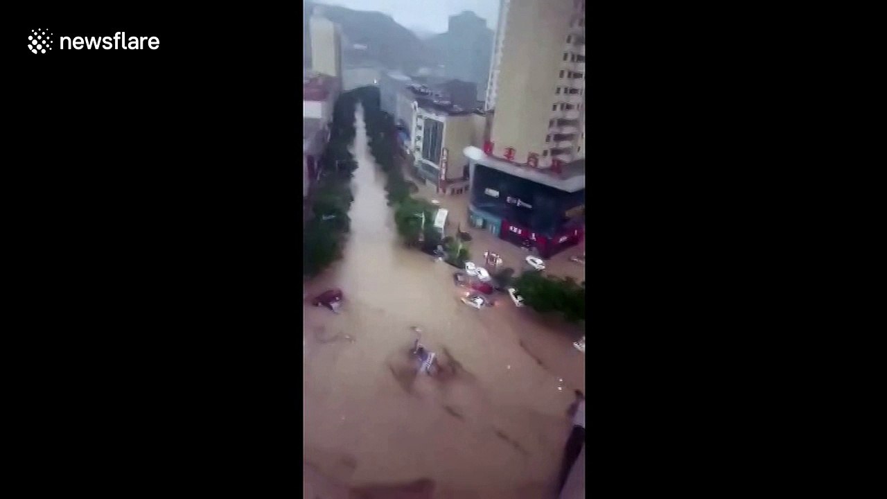 Dam empties causing major flooding in northern China