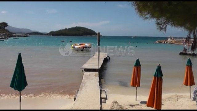 Ora News – Shpërthejnë ujërat e zeza, ndotet plazhi në Ksamil