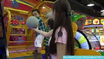 Atracciones y arcada baloncesto coche juego tenido para niños más Mucho parque carreras paseo tren q