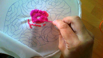 Bordar pequeñas rosas