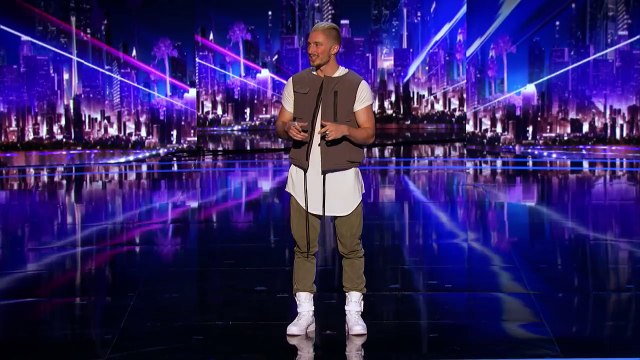 Tom London: Tech Savvy Magician Goes Around The World With Magic Trick - America's Got Talent 2017
