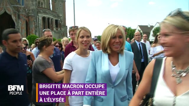 Brigitte Macron toujours auprès des people à l'Élysée