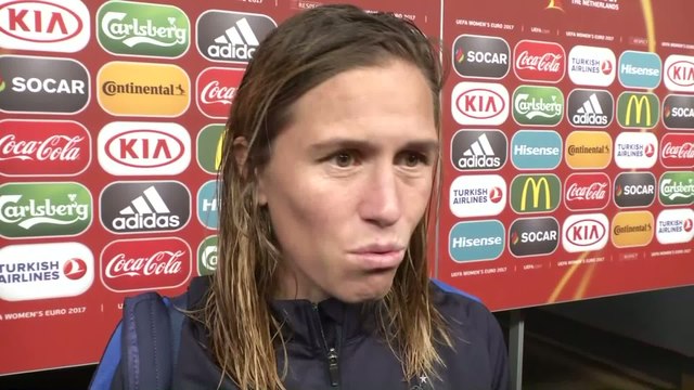 Foot - Euro (F) - Bleues : Abily «A chaque coup franc, j'essaie de donner le meilleur»