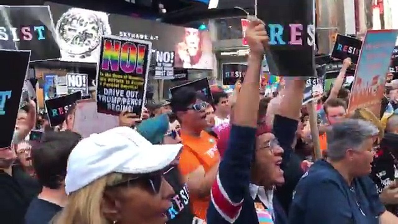 Vives réactions à la décision de Donald Trump d'interdire l'armée aux transgenres: Manifestation dans plusieurs villes