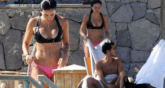 Silikonlarını Yenileyen Asena Atalay, Bodrum Sahillerinde Göğsünü Gere Gere Dolaştı