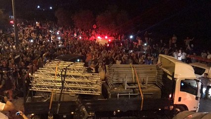 İsrail Polisi, Mescid-i Aksa'nın Kapısındaki Demirleri de Kaldırdı