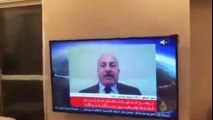 سياسي أردني يصوره نجله في وضع غير لائق أثناء مقابلة مع الجزيرة