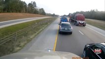 Chauffeur routier VS blonde sur l'autoroute...