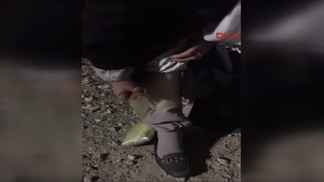 Sivas Yaşlı Kadının Bacaklarına Sarılı Esrar Ele Geçirildi