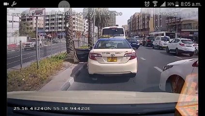 Angry Dubai Taxi Driver intentionally reversing, and crashing into another taxi.
