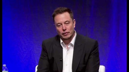 Elon Musk teste l'ascenseur pour voiture de son projet « Boring Company »