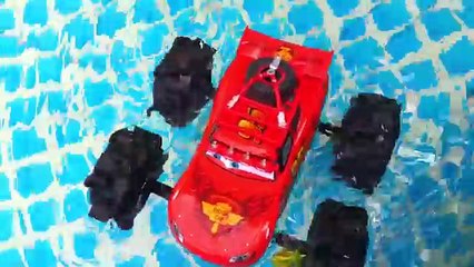 下载视频: Des voitures éclairage jouets disney voitures jouets Flash McQueen