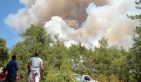 Marmaris'te mangal ateşiyle başlayan orman yangını yerleşim yerlerini tehdit ediyor
