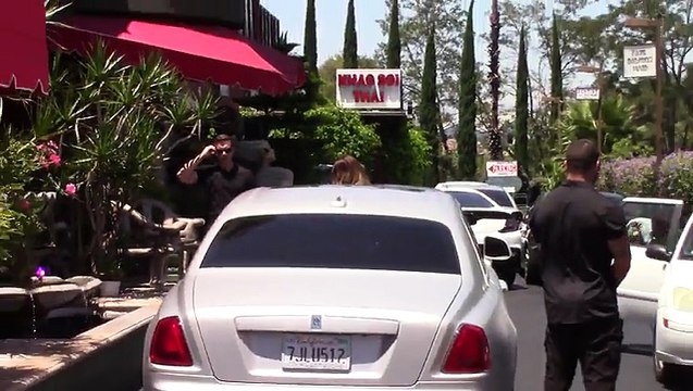 Kim Kardashian Takes Bad Camel Toe To Another Level!