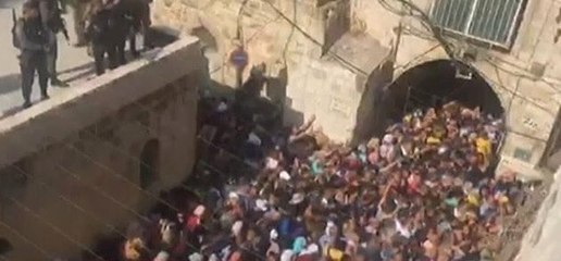 Mescid-i Aksa'nın Tüm Kapıları Açıldı, On Binlerce Kişi Harem-i Şerif'e Akın Etti