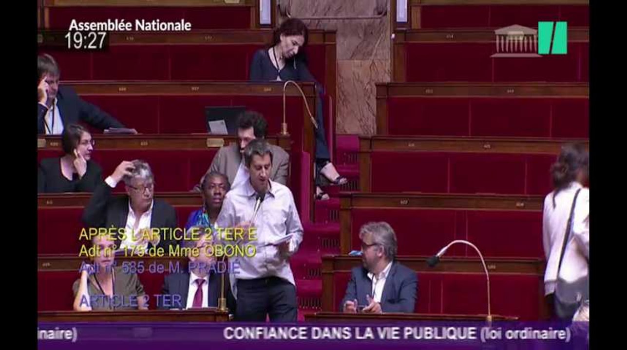 "La chemise dans le pantalon!" : François Ruffin prié de se rhabiller à l'Assemblée Nationale
