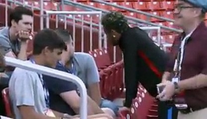 بالفيديو.. نيمار يترك المران ليتحدث مع وكيله فى انتقاله لباريس سان جيرمان