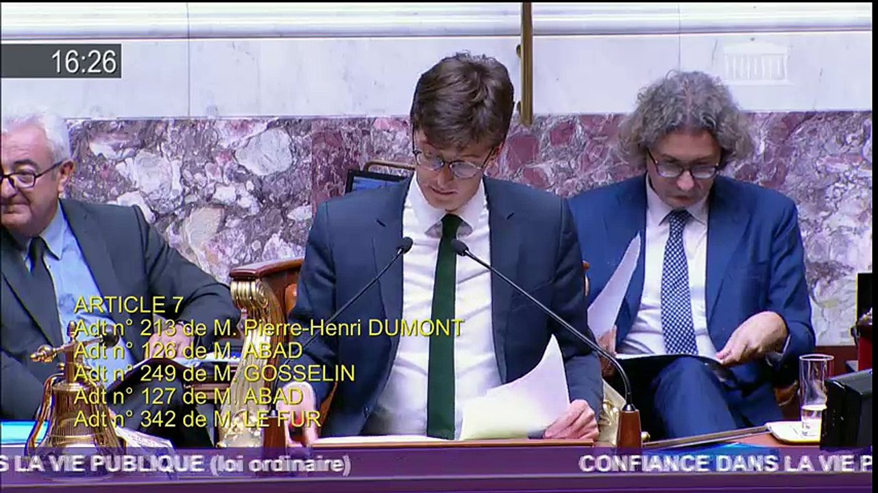 Philippe Gosselin cite OSS 117 en plein hémicycle