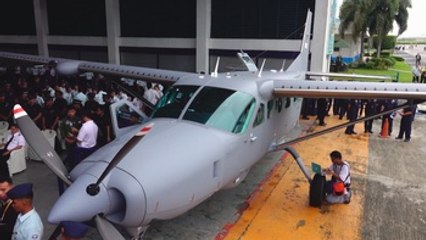 Estados Unidos entrega dos aviones de vigilancia a Filipinas