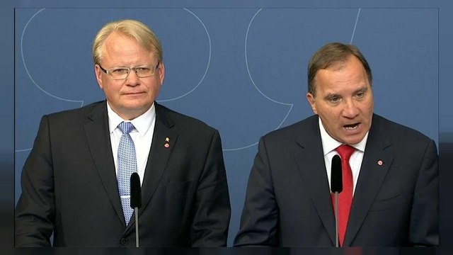 Швеция: премьер уволил двух министров