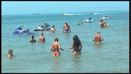 Ora News – Rojet bregdetare,  bashkia e Durrësit u lë afat 1 gushtin plazheve private
