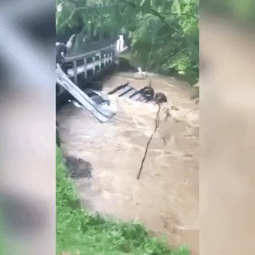 Flash Floods Sweep Vehicles Through Creek in Alabama