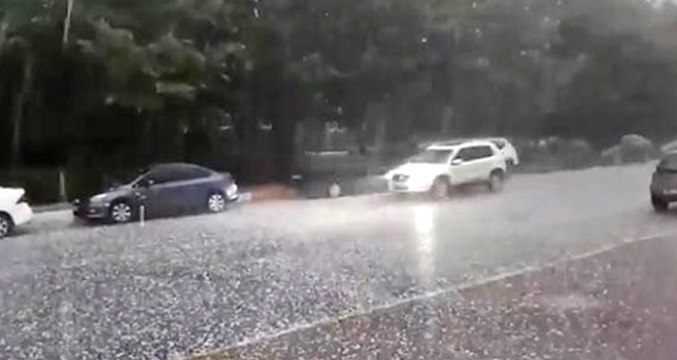 İstanbul'da Şiddetli Yağış ve Fırtına Nedeniyle Metro, Metrobüs ve Marmaray Seferleri Durdu