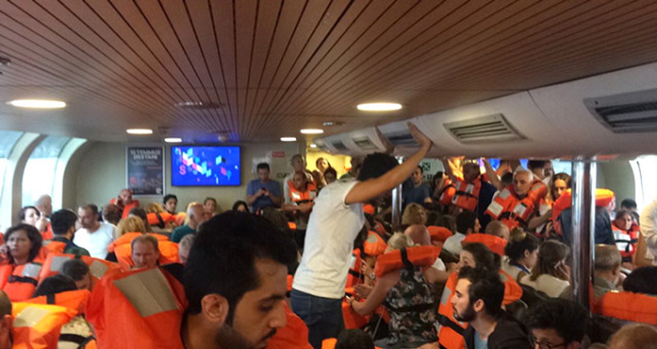Kadıköy'e Giden Şehir Hatları Vapuru Onlarca Yolcusuyla Denizde Mahsur Kaldı