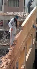 demolare cladire manual la baros munca grea